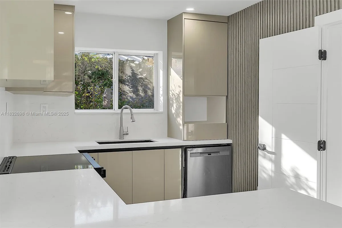 6540 SW 25th St, Miami FL 33155