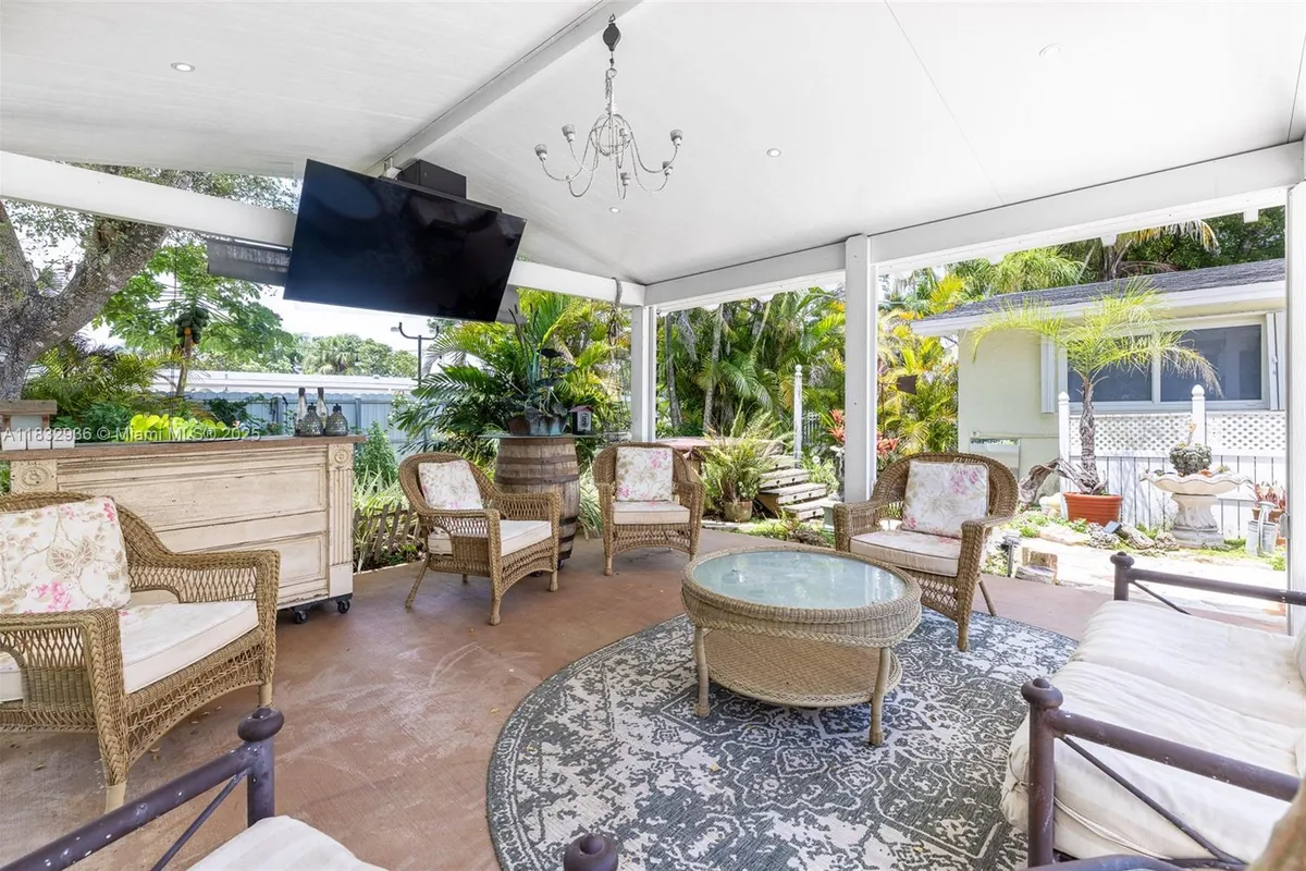 19521 SW 128th Ct, Miami FL 33177