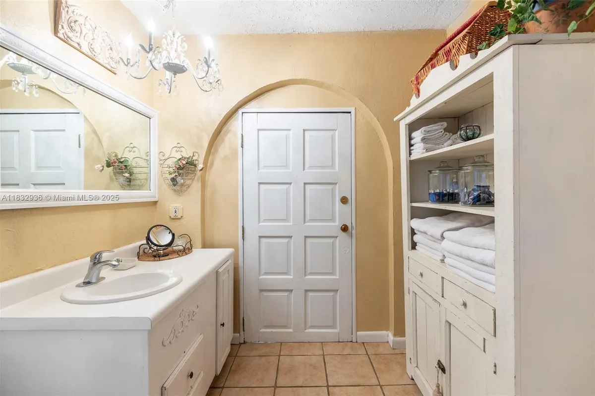 19521 SW 128th Ct, Miami FL 33177