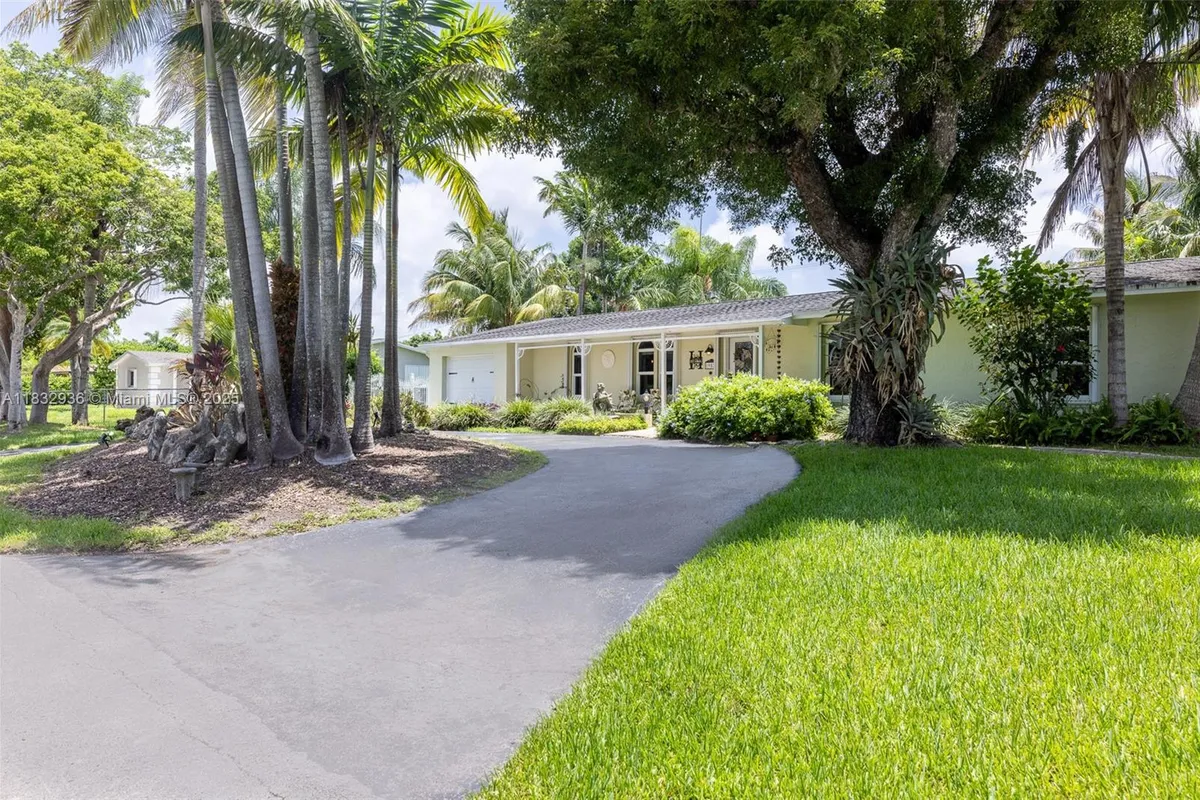 19521 SW 128th Ct, Miami FL 33177