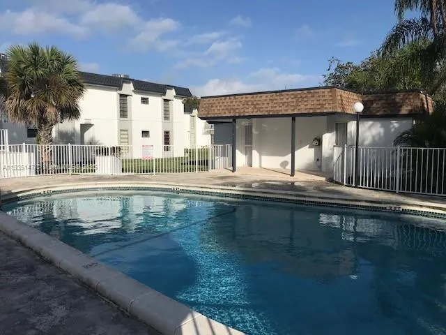 10000 NW 80th Ct, Hialeah Gardens FL 33016