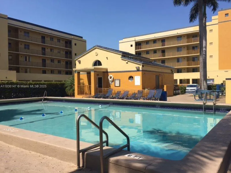 10000 NW 80th Ct, Hialeah Gardens FL 33016