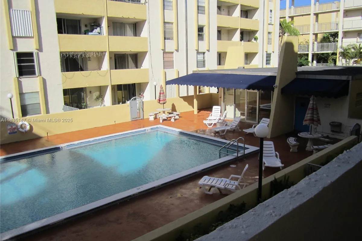 10000 NW 80th Ct, Hialeah Gardens FL 33016