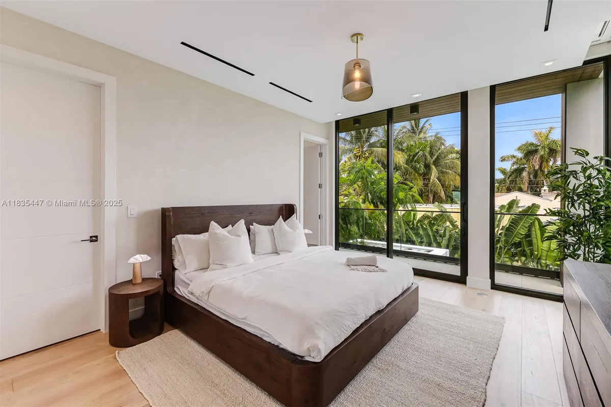 2355 Meridian Ave, Miami Beach FL 33140