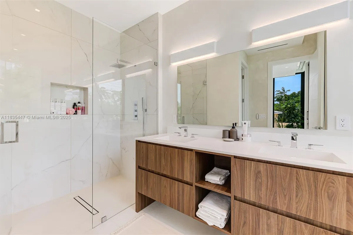 2355 Meridian Ave, Miami Beach FL 33140