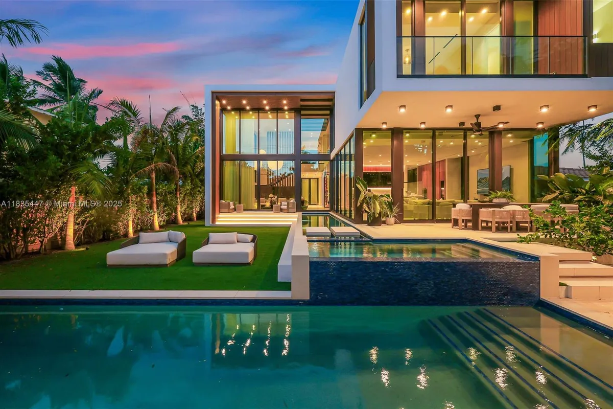 2355 Meridian Ave, Miami Beach FL 33140