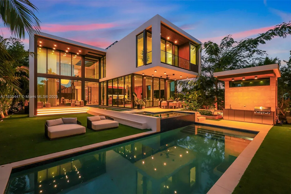 2355 Meridian Ave, Miami Beach FL 33140