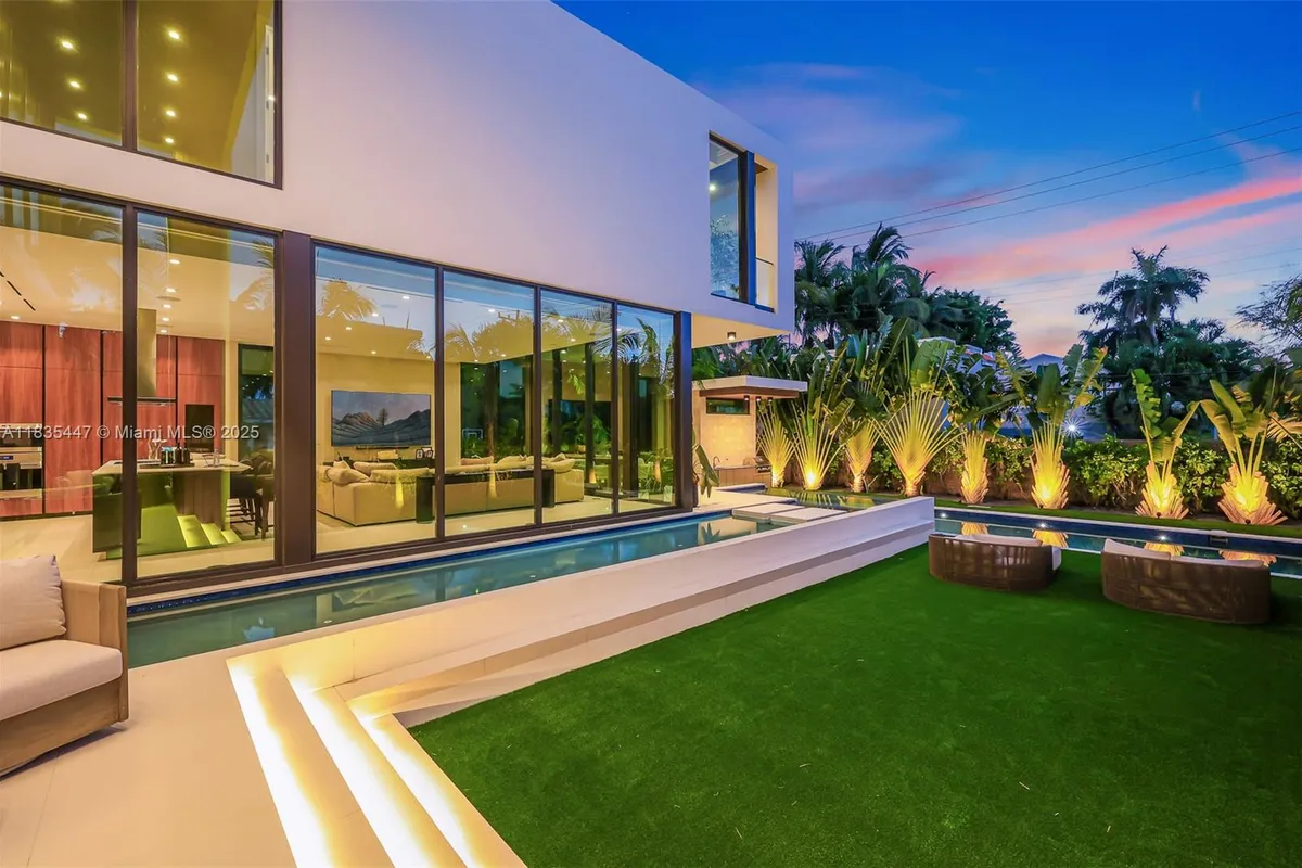 2355 Meridian Ave, Miami Beach FL 33140