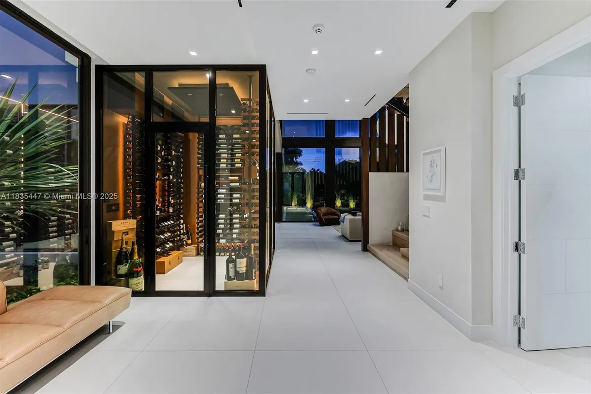 2355 Meridian Ave, Miami Beach FL 33140