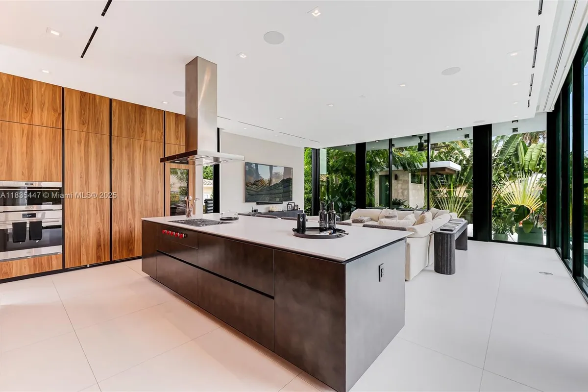 2355 Meridian Ave, Miami Beach FL 33140