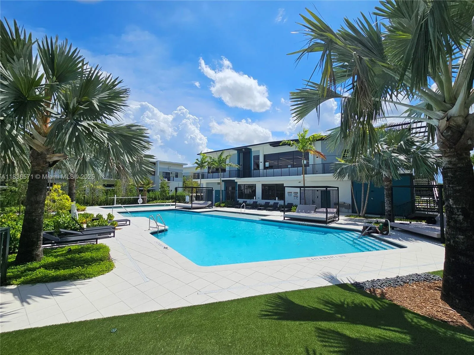 4400 Sunrise Blvd # B, Plantation FL 33317