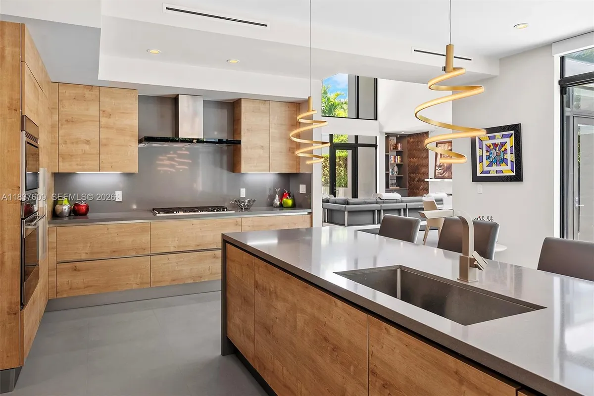 7621 SW 59th Ct, South Miami FL 33143