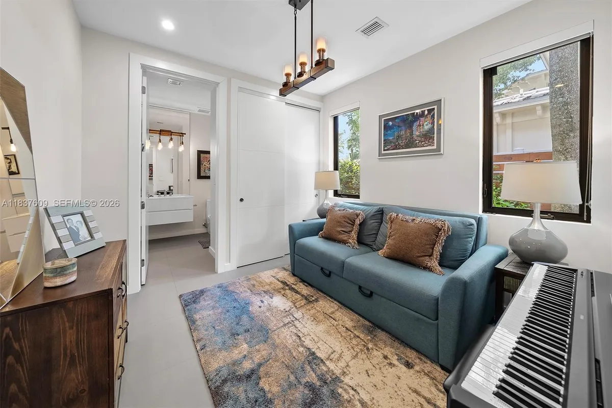 7621 SW 59th Ct, South Miami FL 33143