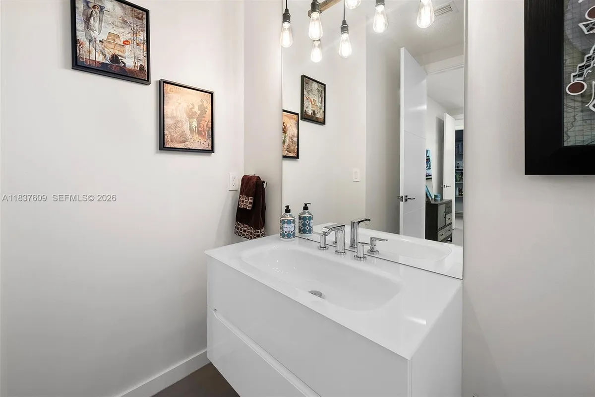 7621 SW 59th Ct, South Miami FL 33143