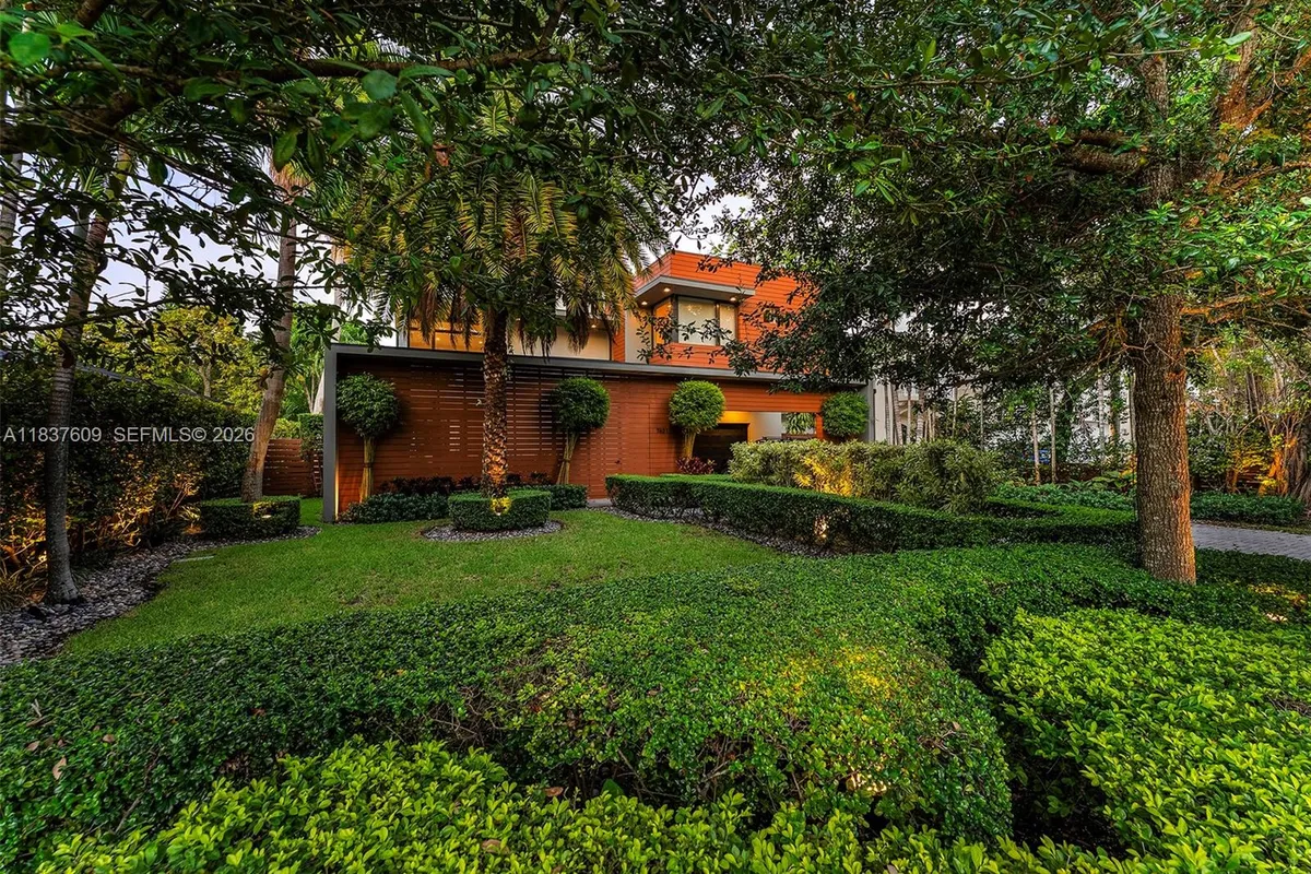 7621 SW 59th Ct, South Miami FL 33143