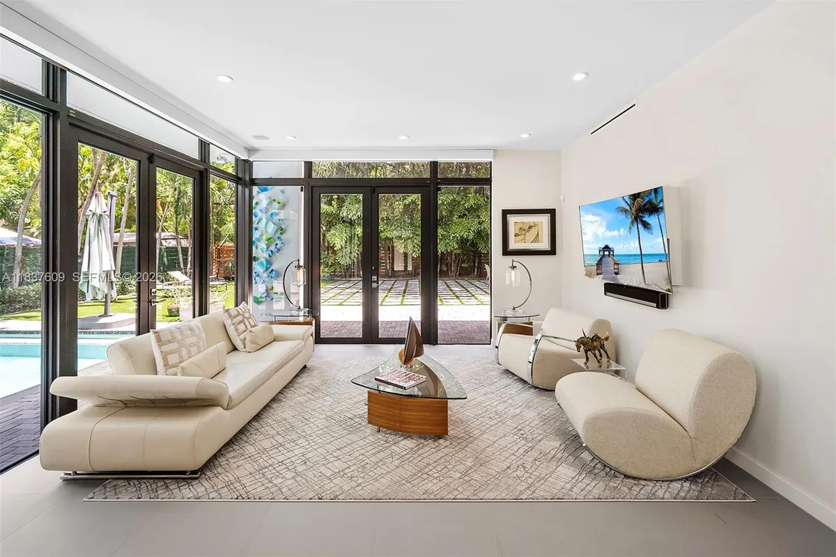 7621 SW 59th Ct, South Miami FL 33143