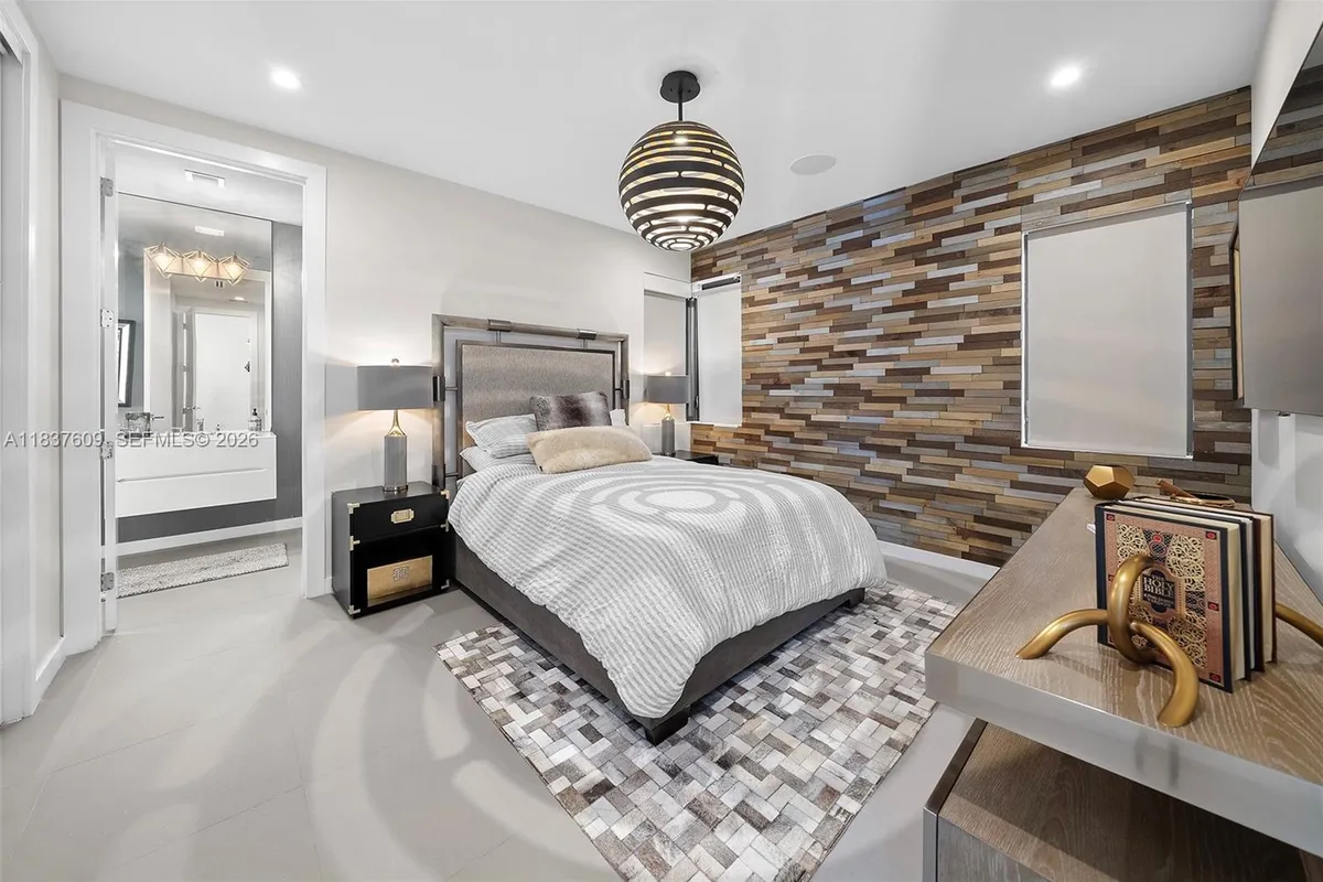 7621 SW 59th Ct, South Miami FL 33143