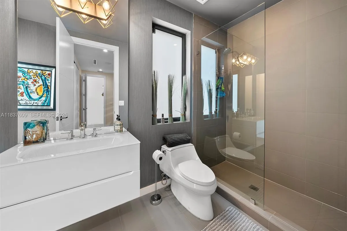 7621 SW 59th Ct, South Miami FL 33143