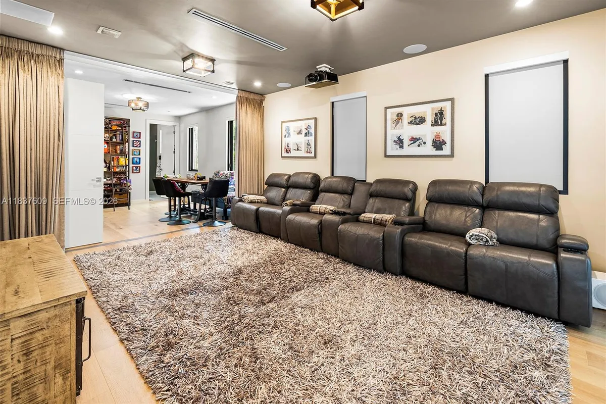 7621 SW 59th Ct, South Miami FL 33143