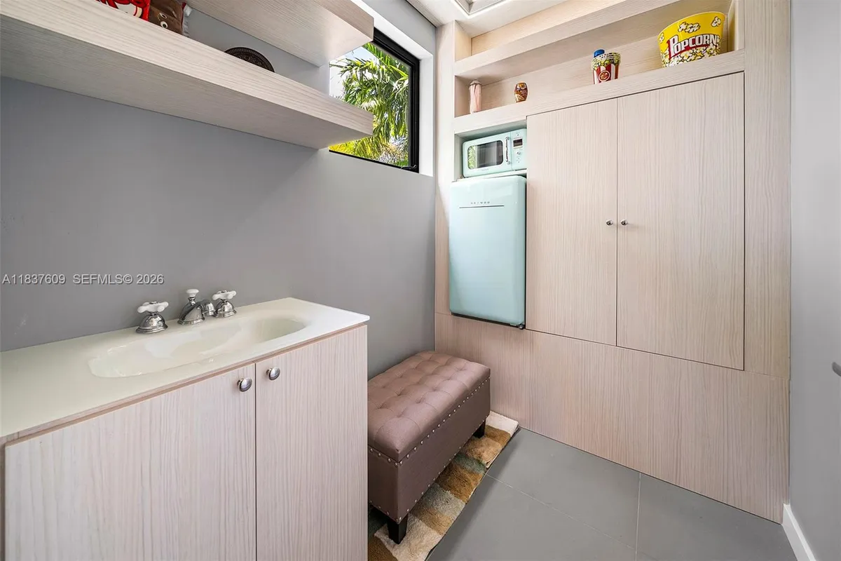 7621 SW 59th Ct, South Miami FL 33143