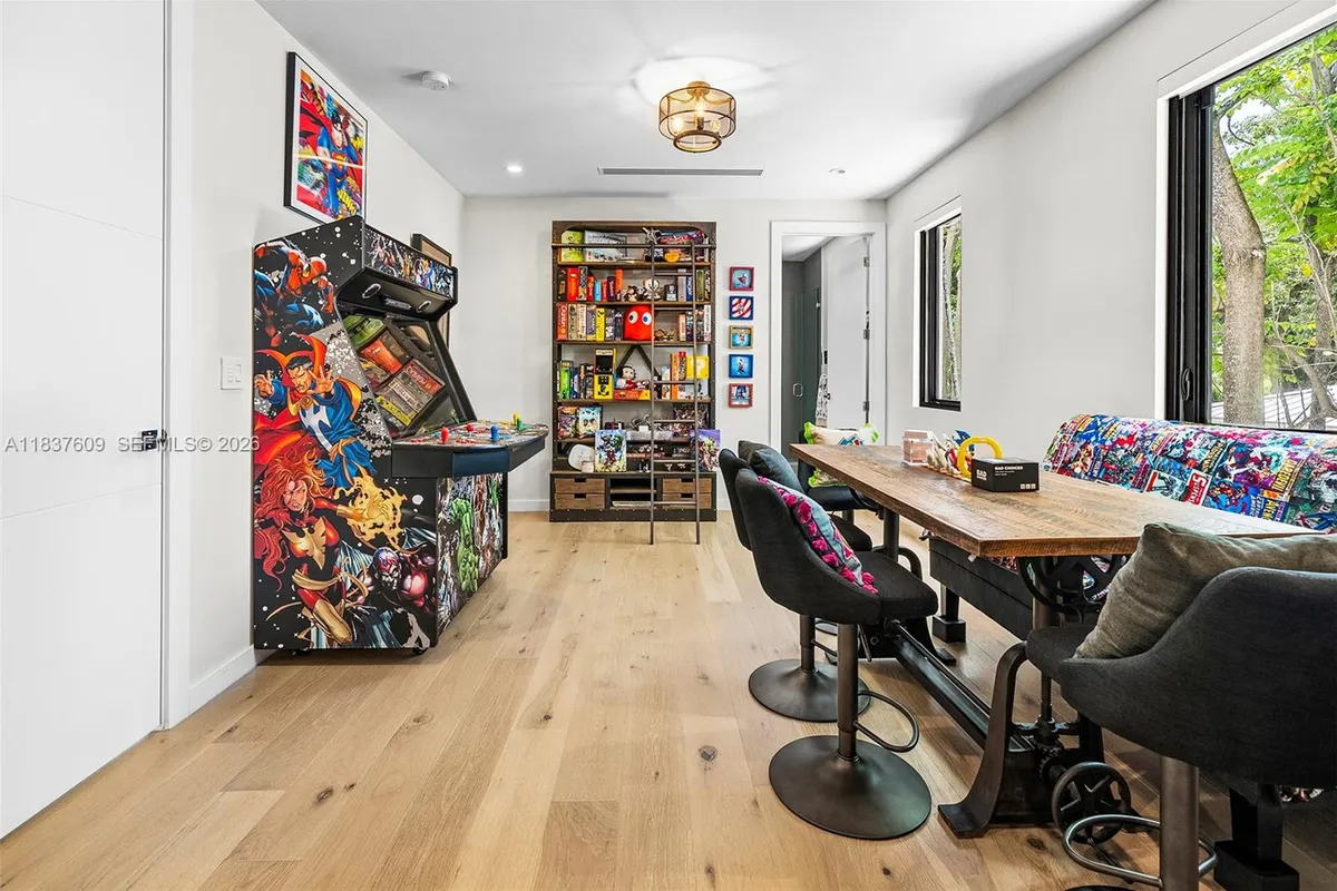 7621 SW 59th Ct, South Miami FL 33143