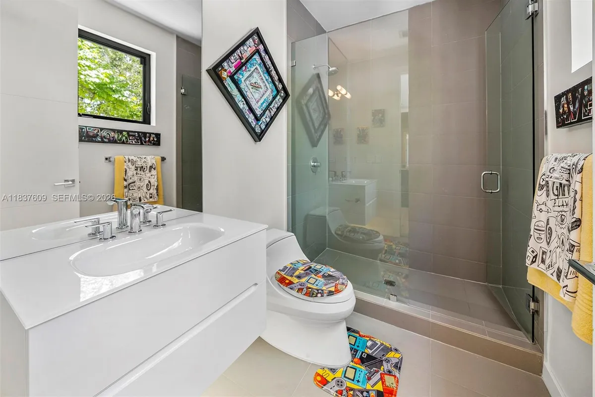 7621 SW 59th Ct, South Miami FL 33143