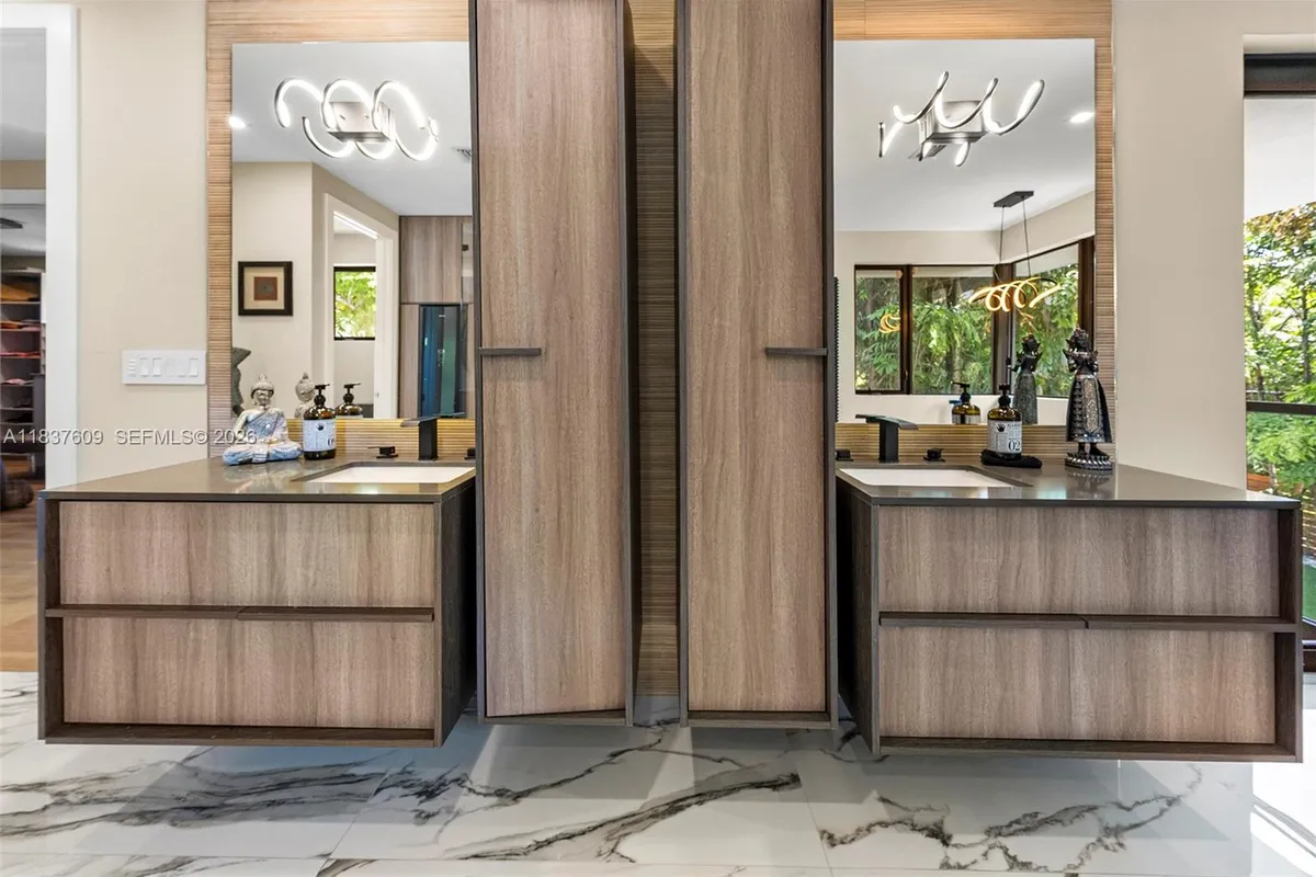 7621 SW 59th Ct, South Miami FL 33143