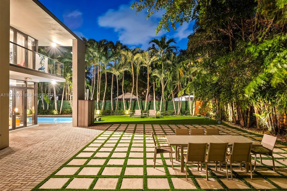 7621 SW 59th Ct, South Miami FL 33143