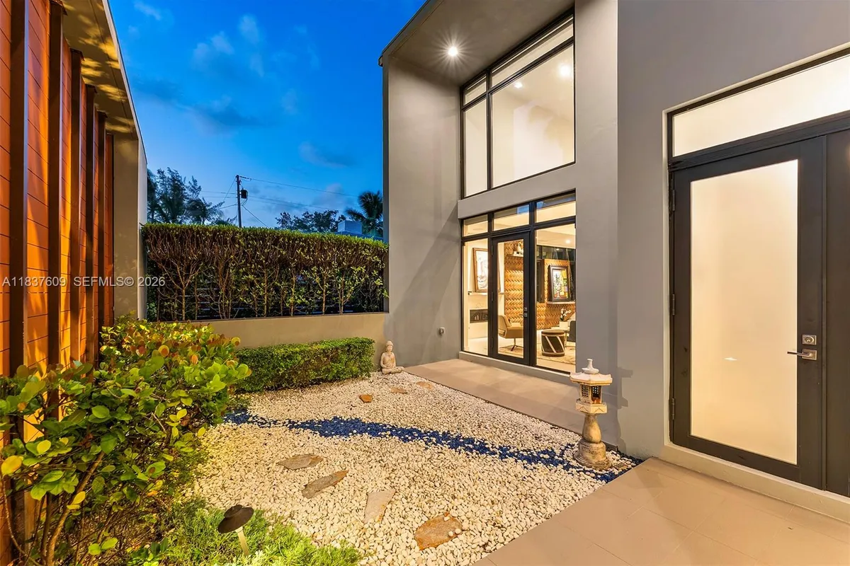 7621 SW 59th Ct, South Miami FL 33143