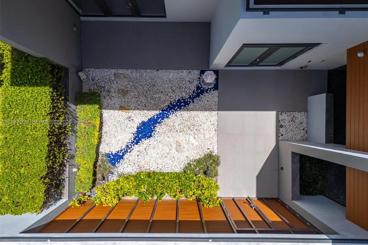 7621 SW 59th Ct, South Miami FL 33143