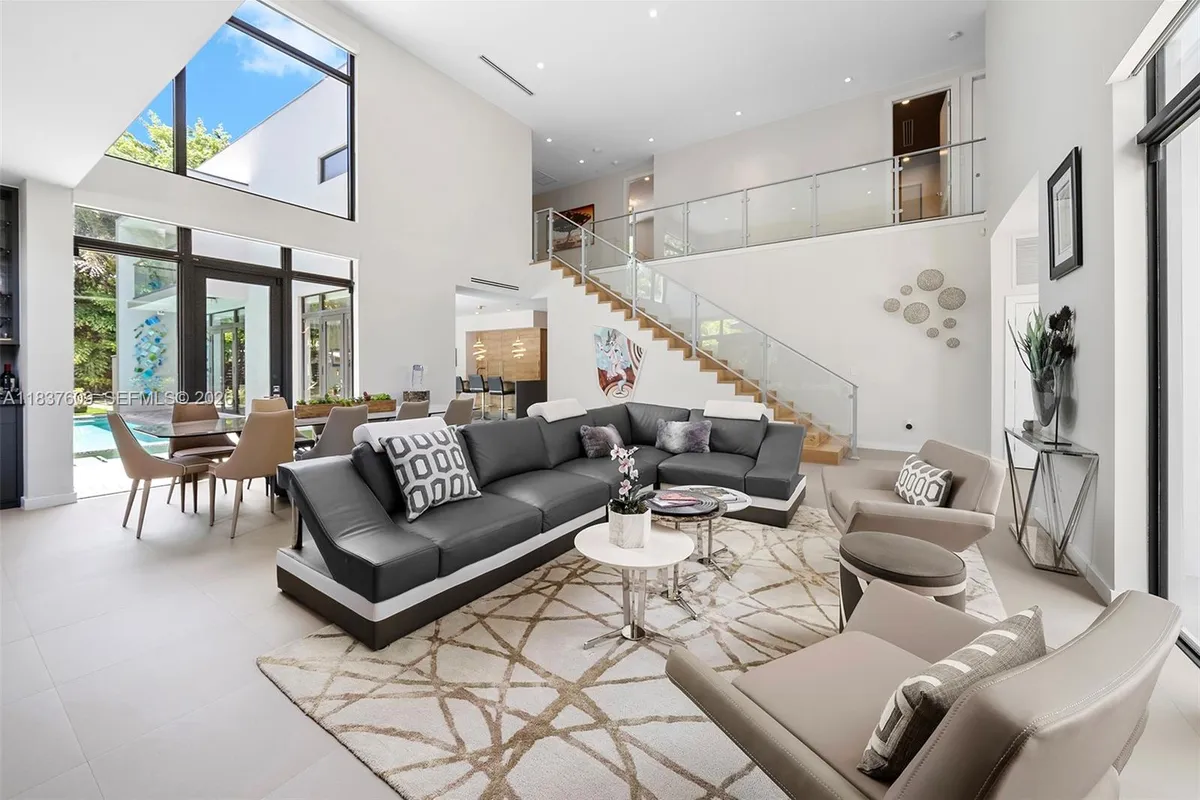 7621 SW 59th Ct, South Miami FL 33143