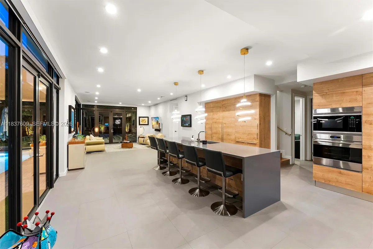 7621 SW 59th Ct, South Miami FL 33143