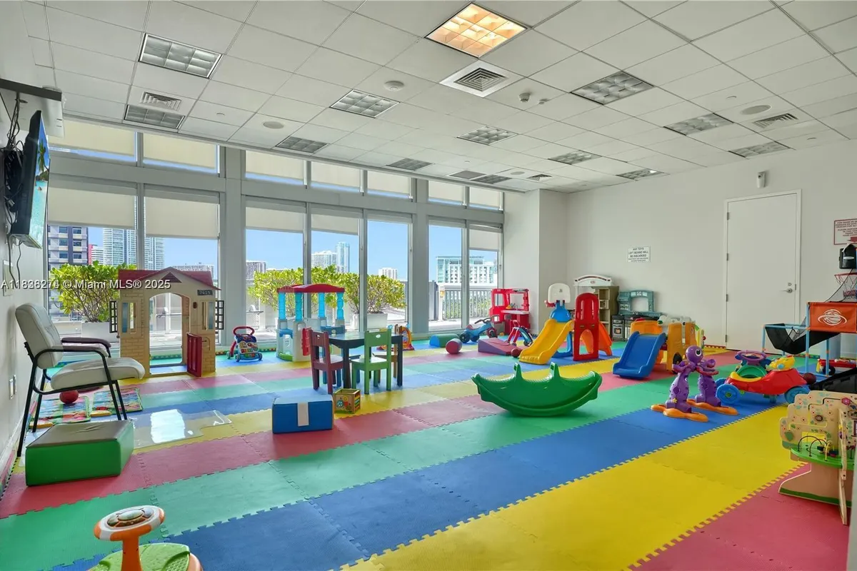 1111 SW 1st Ave, Miami FL 33130