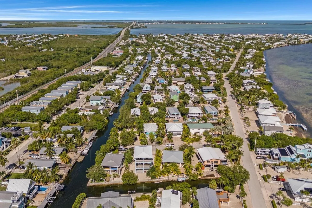 142 Peg Leg Ln, Lower Keys FL 33042
