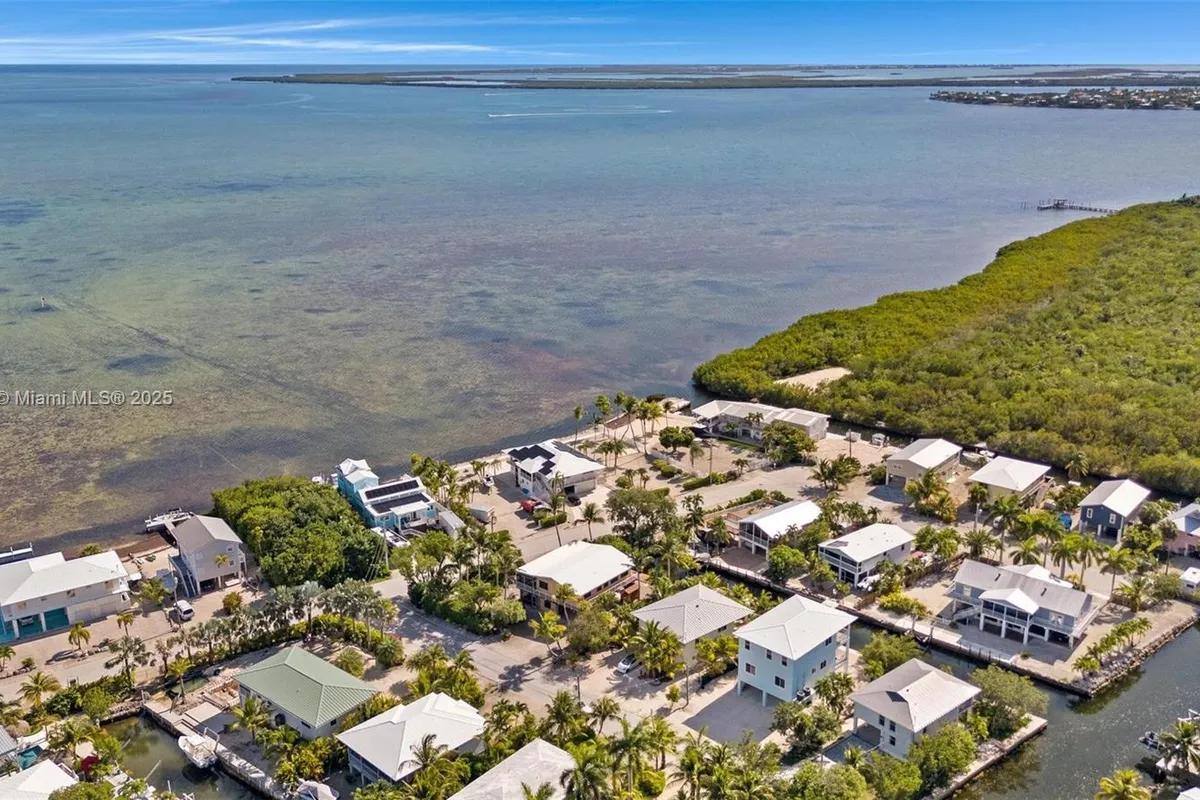 142 Peg Leg Ln, Lower Keys FL 33042