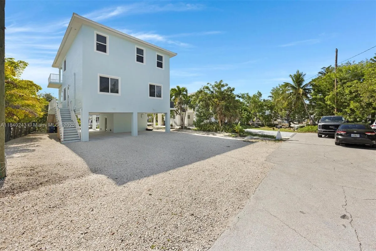 142 Peg Leg Ln, Lower Keys FL 33042