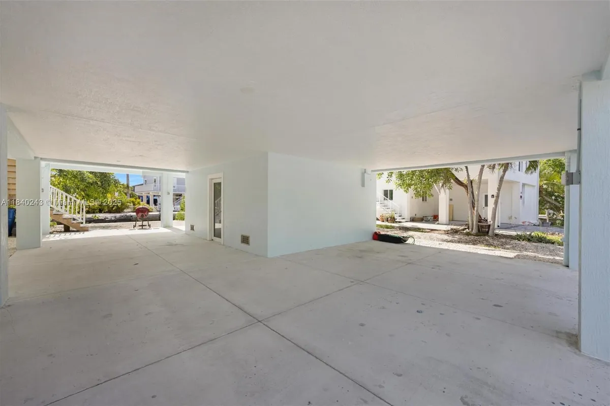 142 Peg Leg Ln, Lower Keys FL 33042