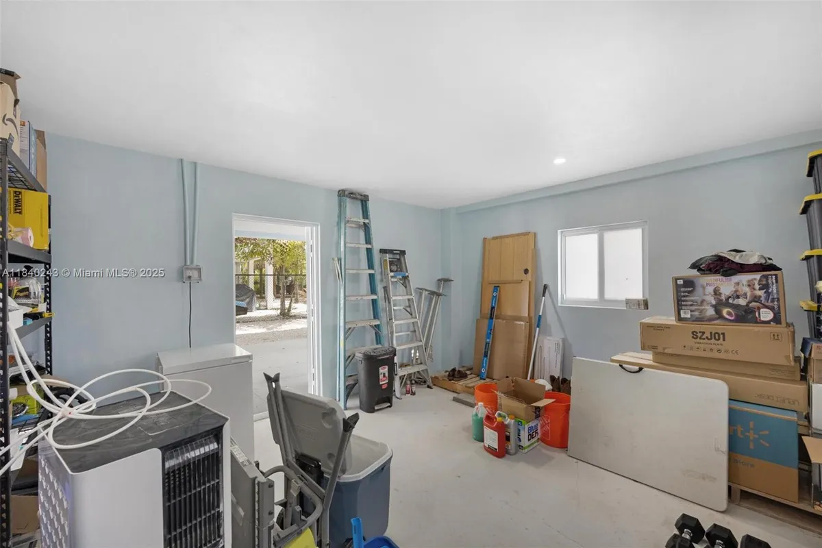 142 Peg Leg Ln, Lower Keys FL 33042