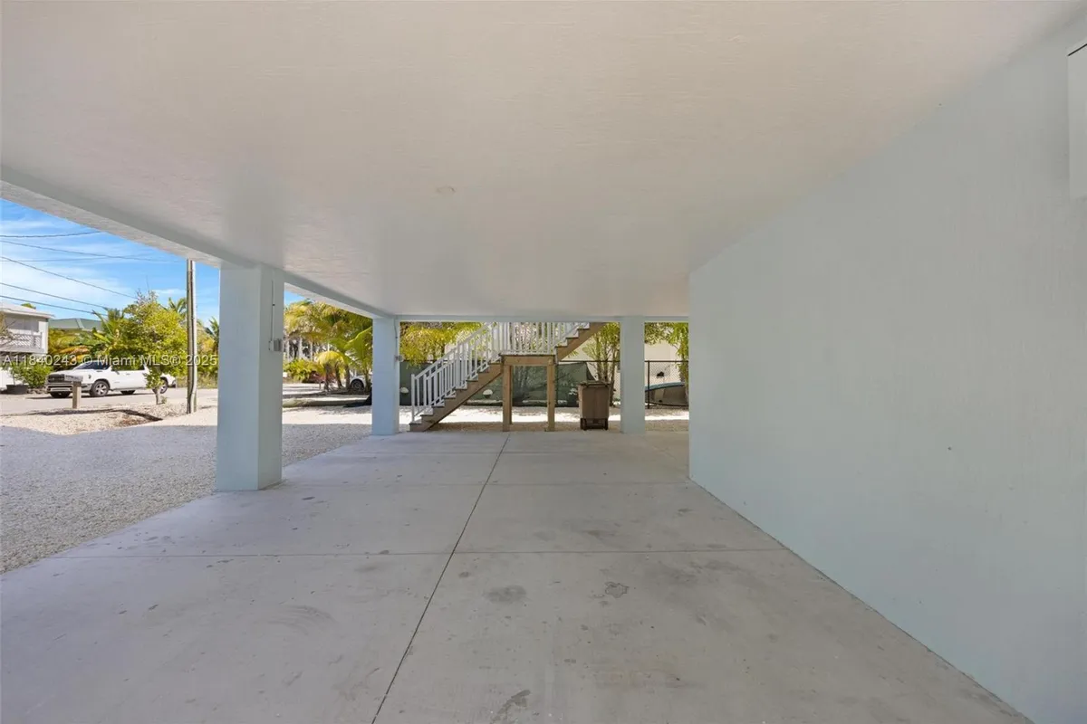 142 Peg Leg Ln, Lower Keys FL 33042