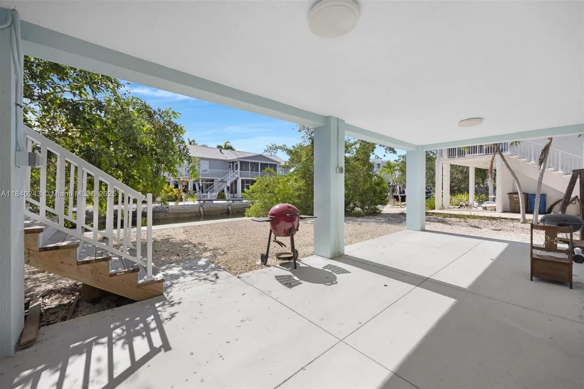 142 Peg Leg Ln, Lower Keys FL 33042