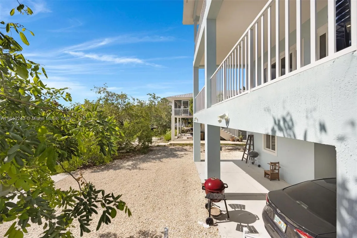 142 Peg Leg Ln, Lower Keys FL 33042