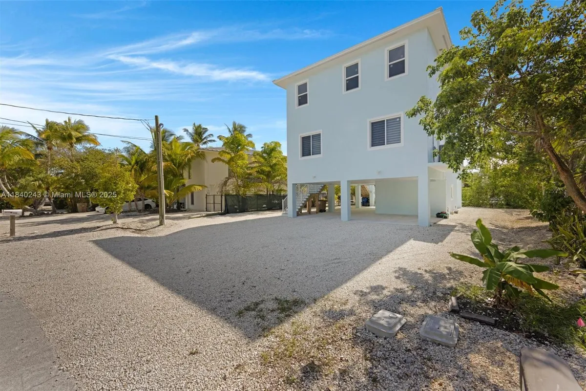 142 Peg Leg Ln, Lower Keys FL 33042