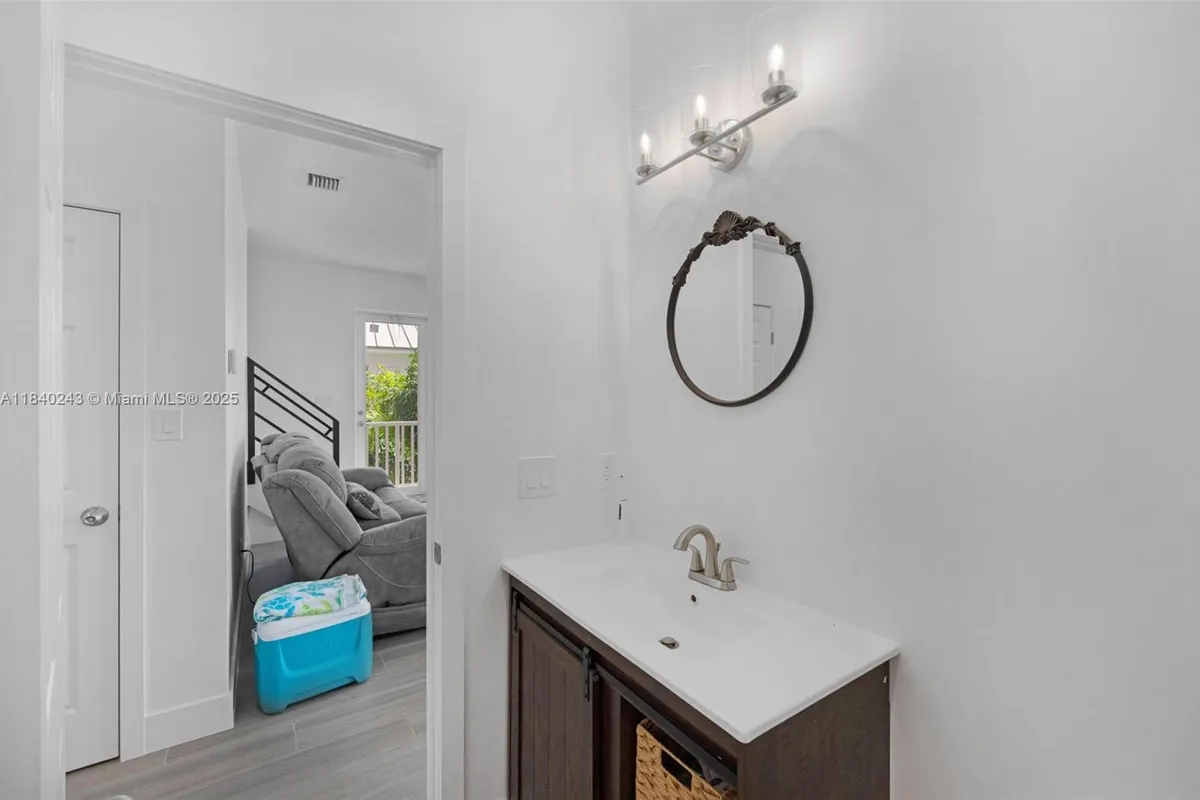 142 Peg Leg Ln, Lower Keys FL 33042