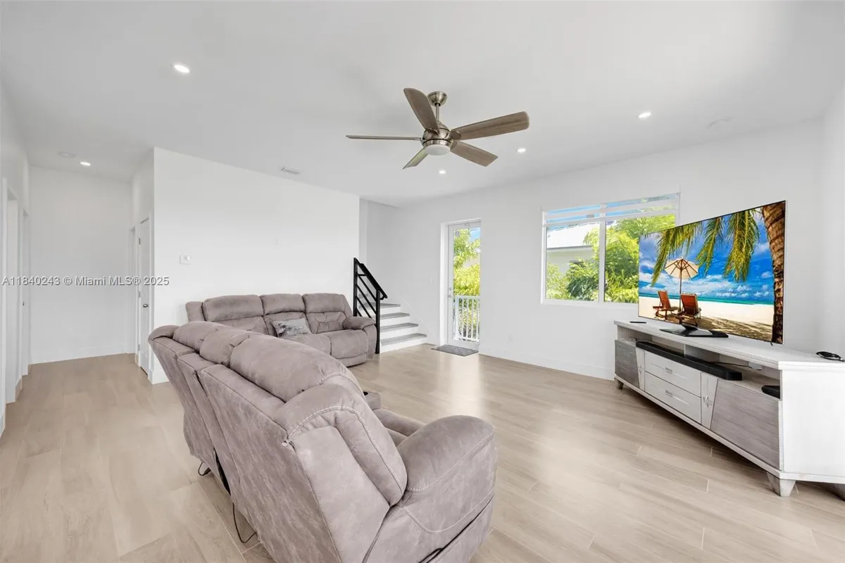 142 Peg Leg Ln, Lower Keys FL 33042