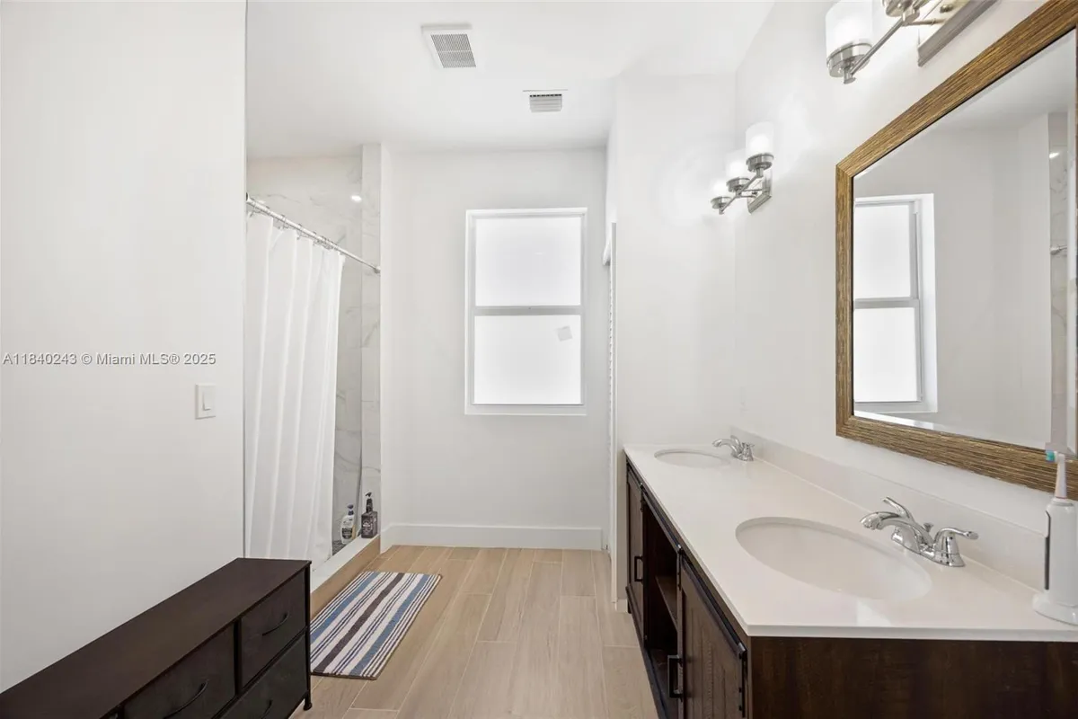 142 Peg Leg Ln, Lower Keys FL 33042