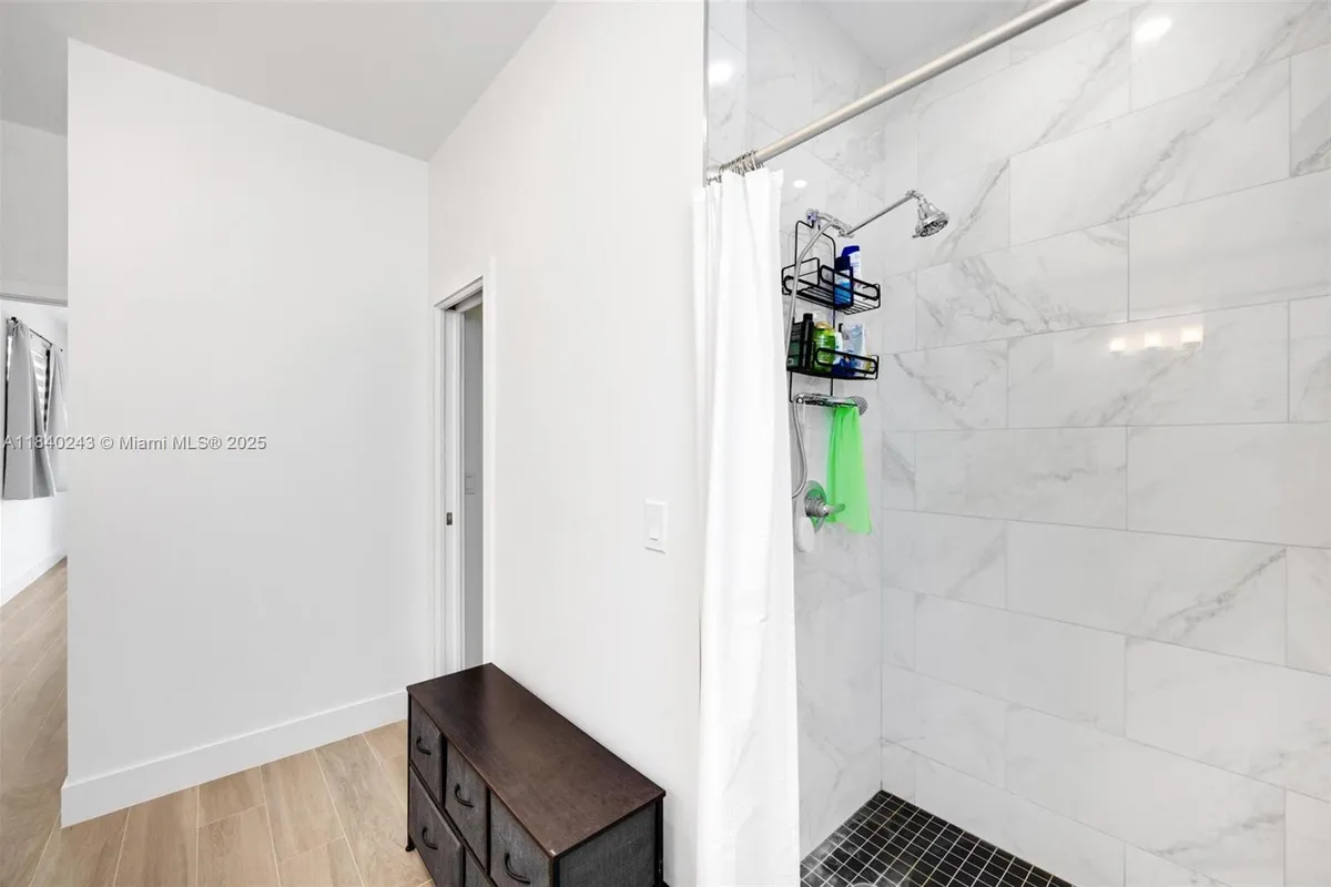 142 Peg Leg Ln, Lower Keys FL 33042