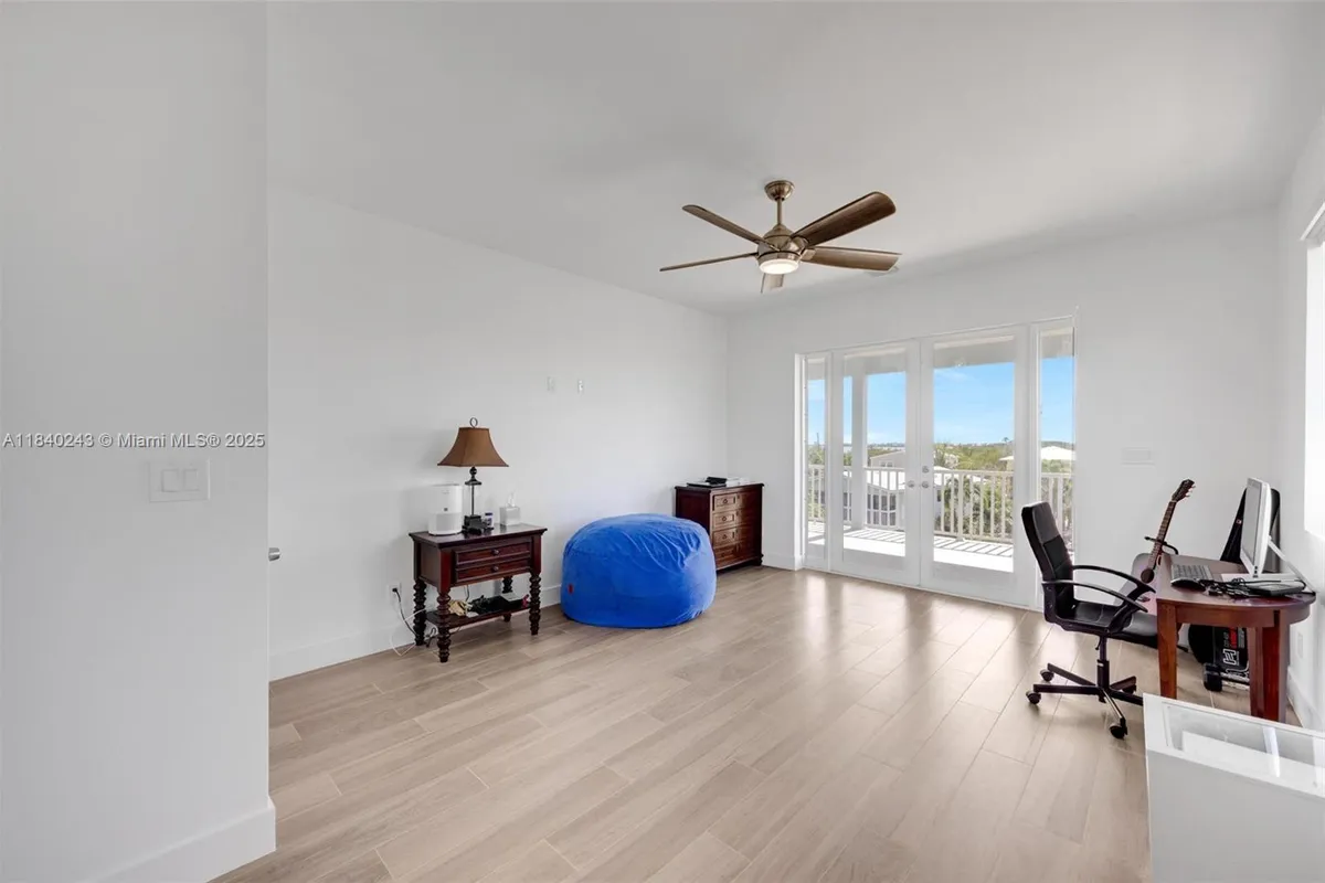 142 Peg Leg Ln, Lower Keys FL 33042