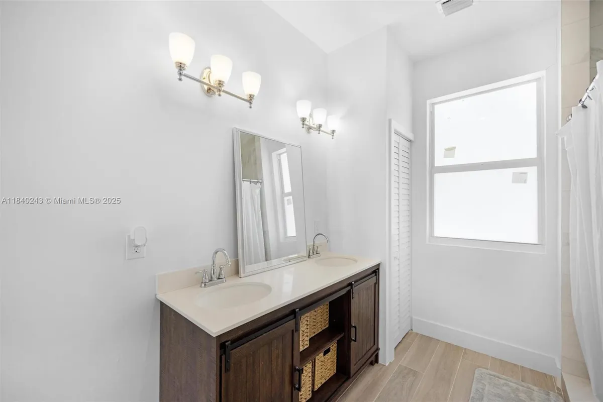 142 Peg Leg Ln, Lower Keys FL 33042