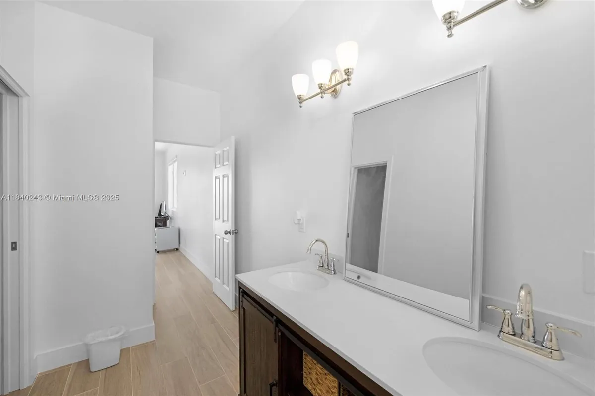 142 Peg Leg Ln, Lower Keys FL 33042