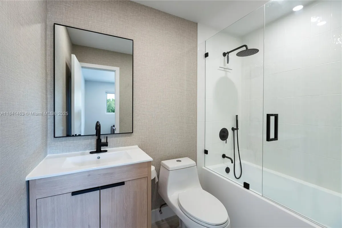 8225 SW 81st Ct, Miami FL 33143